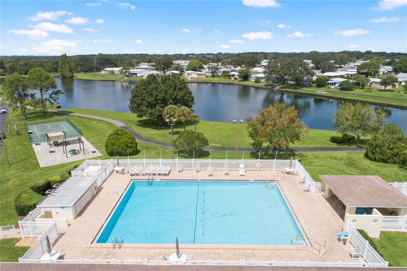 FOXWOOD LAKE ESTATES - Residential