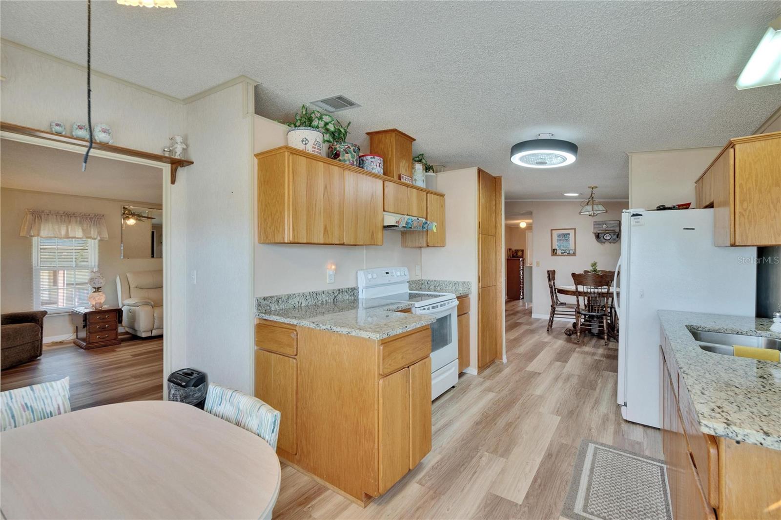 FOXWOOD LAKE ESTATES - Residential