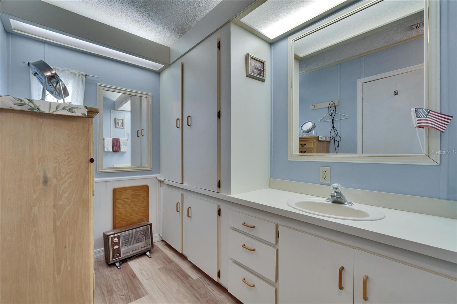 FOXWOOD LAKE ESTATES - Residential