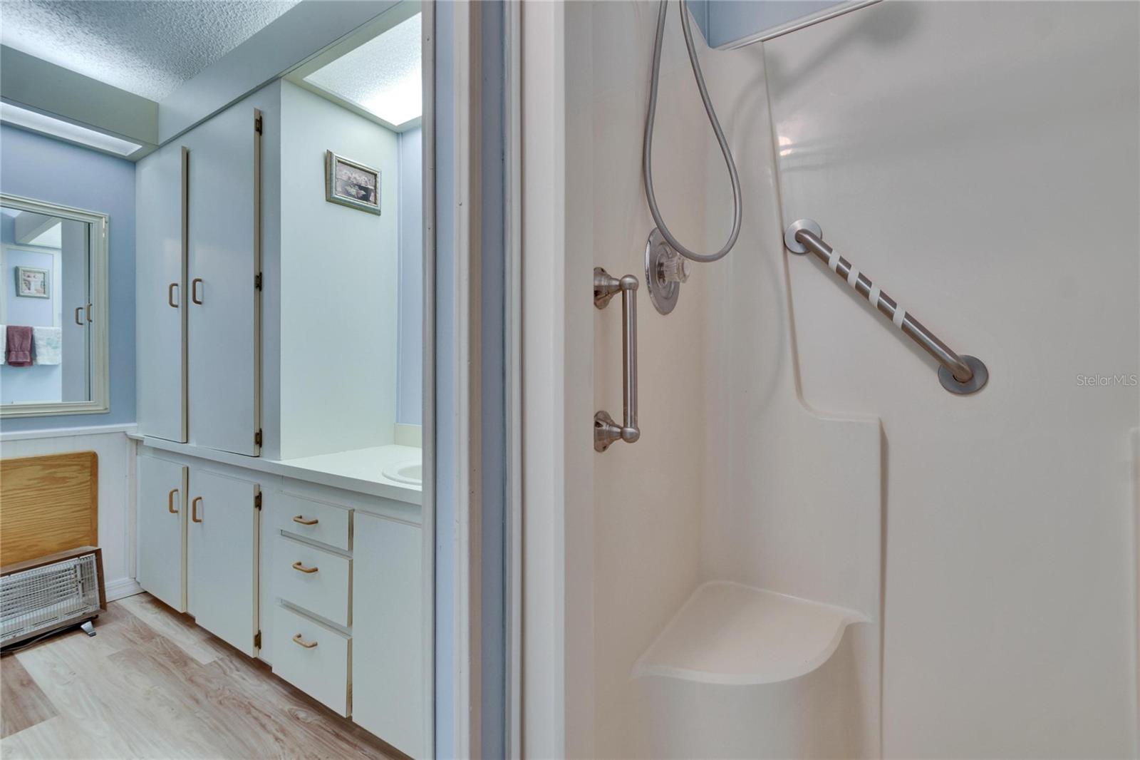 FOXWOOD LAKE ESTATES - Residential