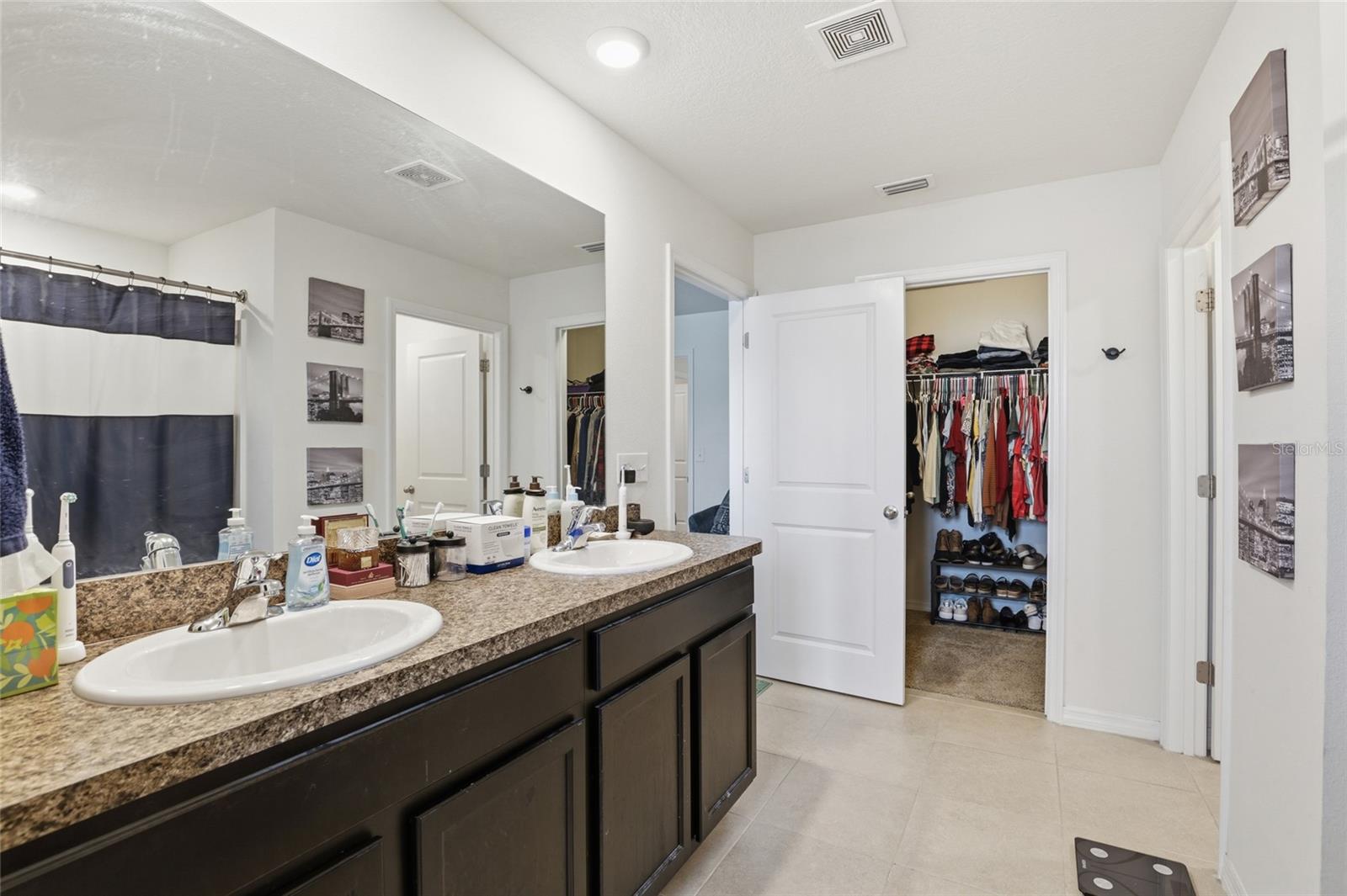 NEWBERRY CORNERS PH LLL PB 35 PG 91 - Residential