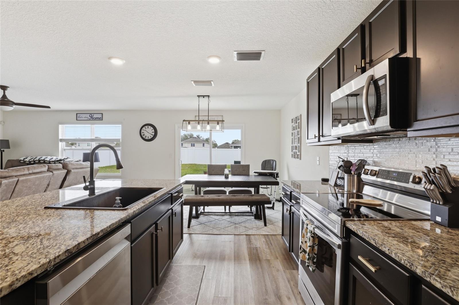 NEWBERRY CORNERS PH LLL PB 35 PG 91 - Residential