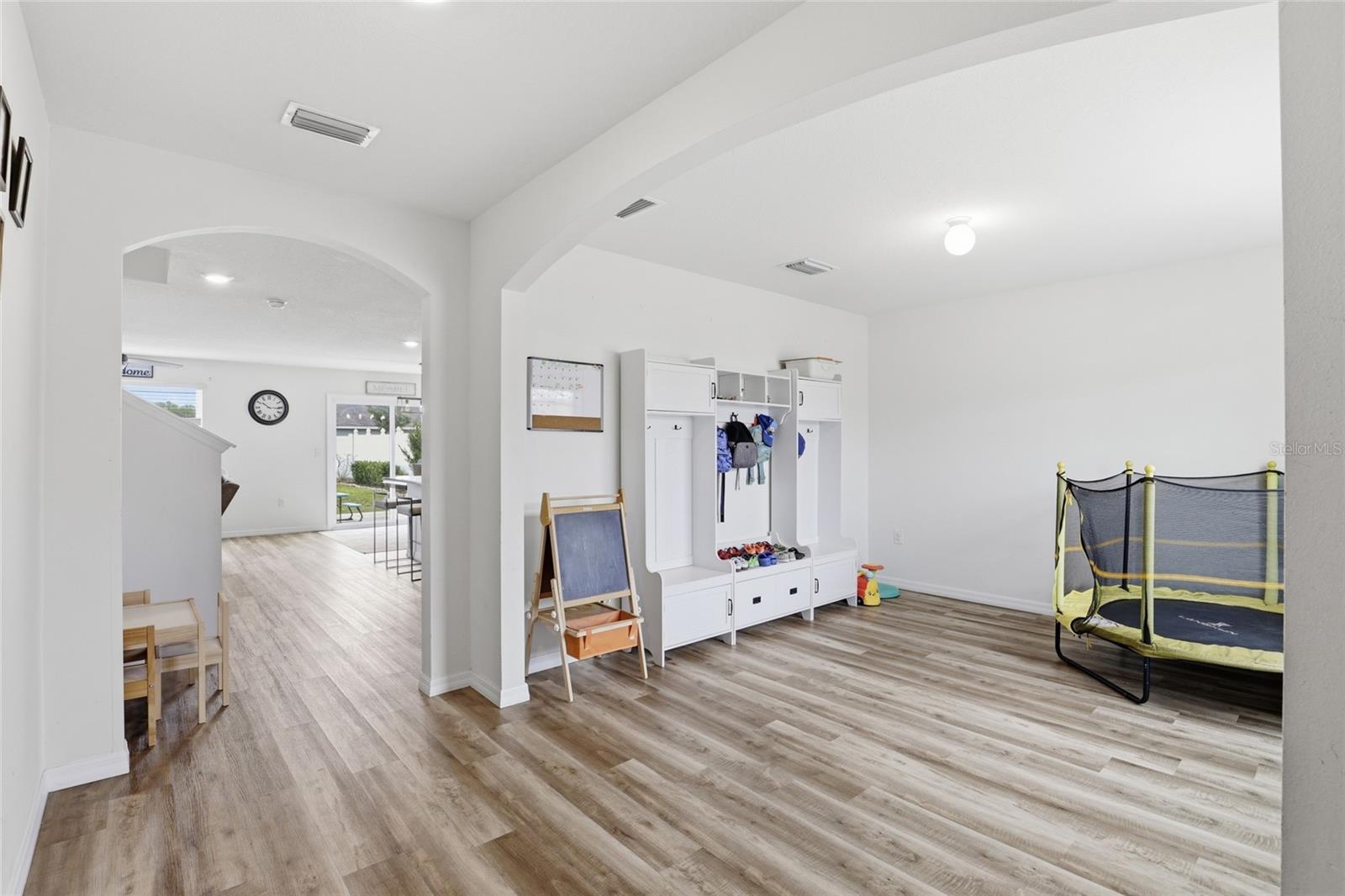 NEWBERRY CORNERS PH LLL PB 35 PG 91 - Residential