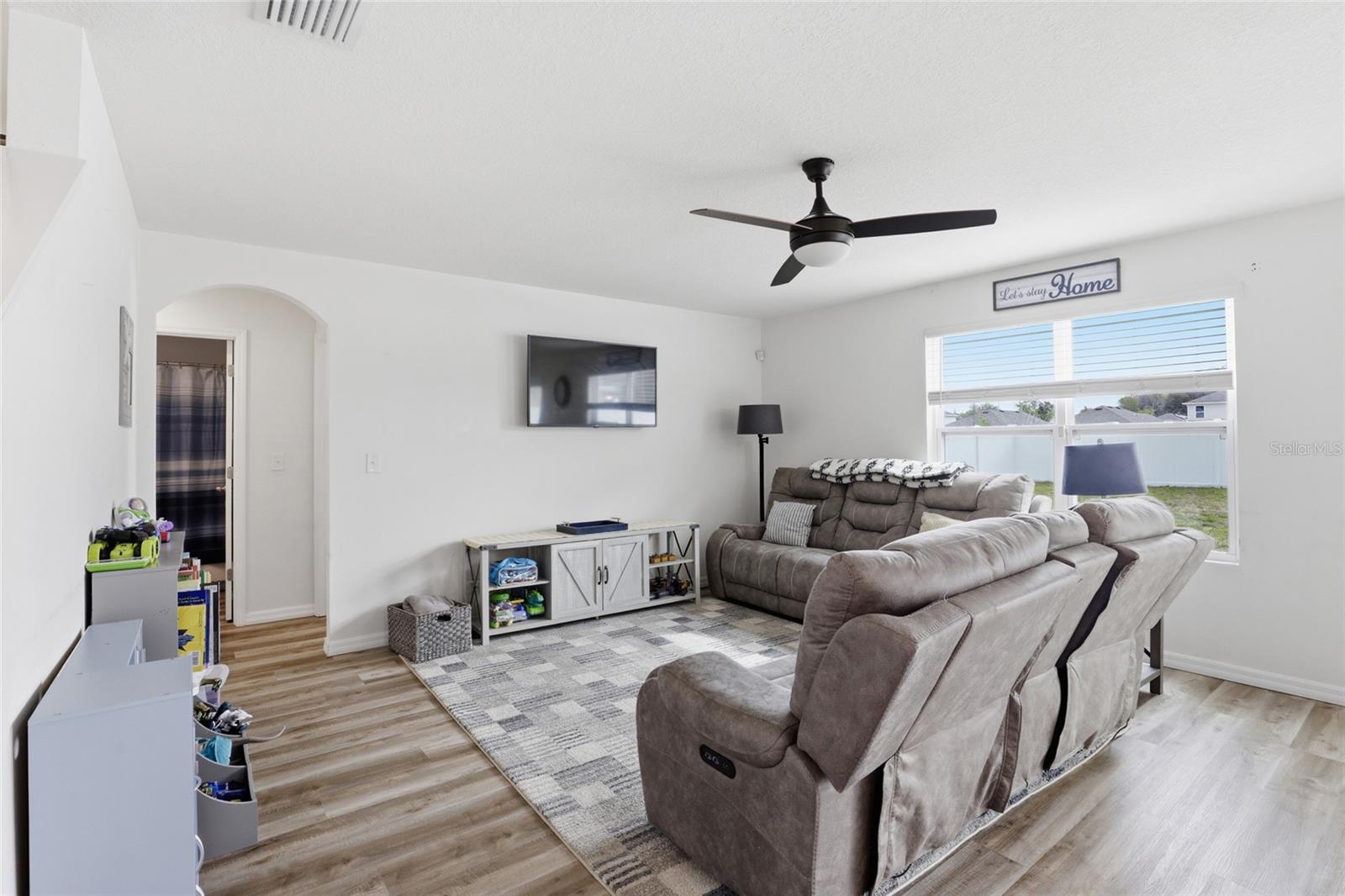 NEWBERRY CORNERS PH LLL PB 35 PG 91 - Residential