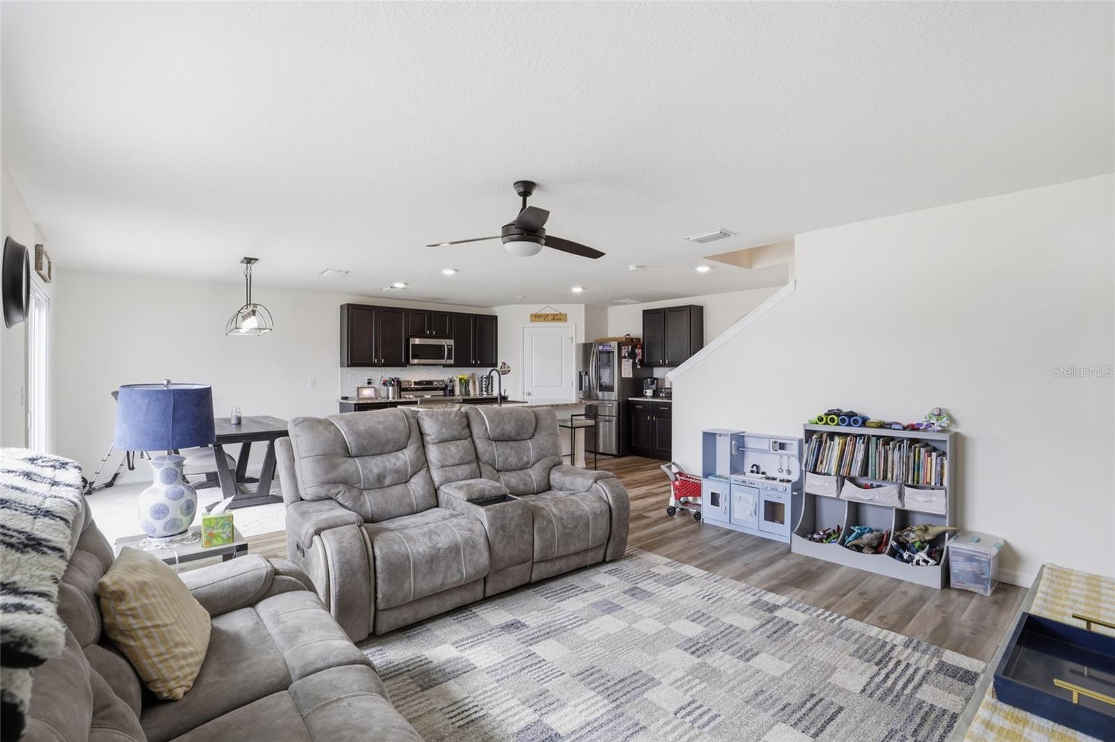 NEWBERRY CORNERS PH LLL PB 35 PG 91 - Residential