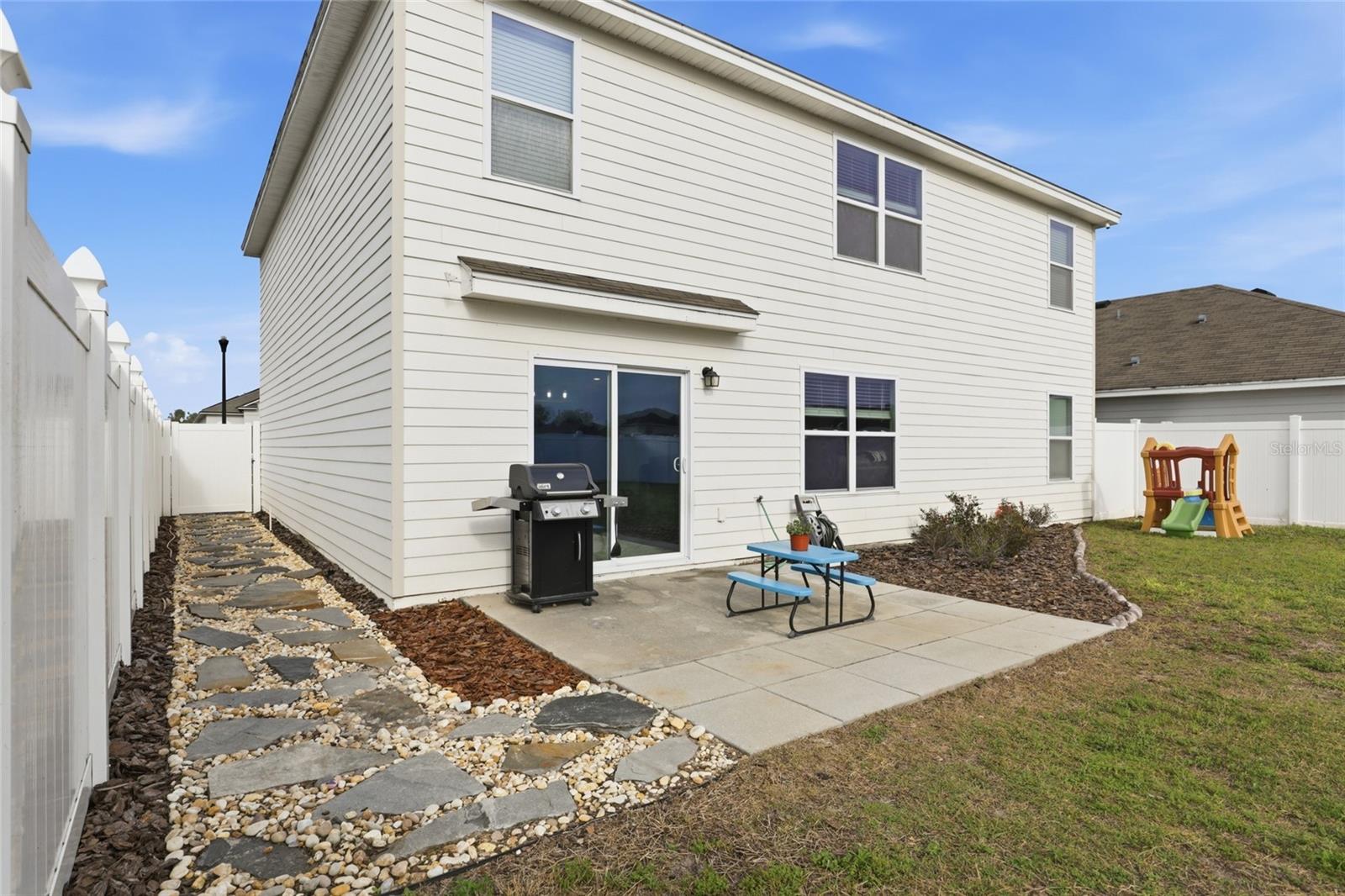 NEWBERRY CORNERS PH LLL PB 35 PG 91 - Residential