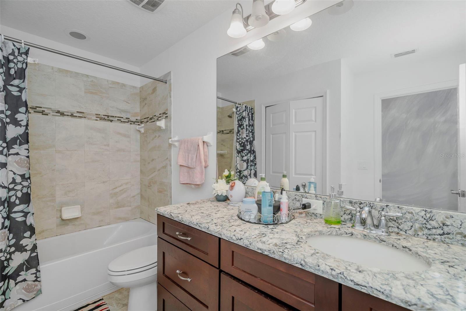 WEST LAKE TWNHMS PH 1 - Residential Lease