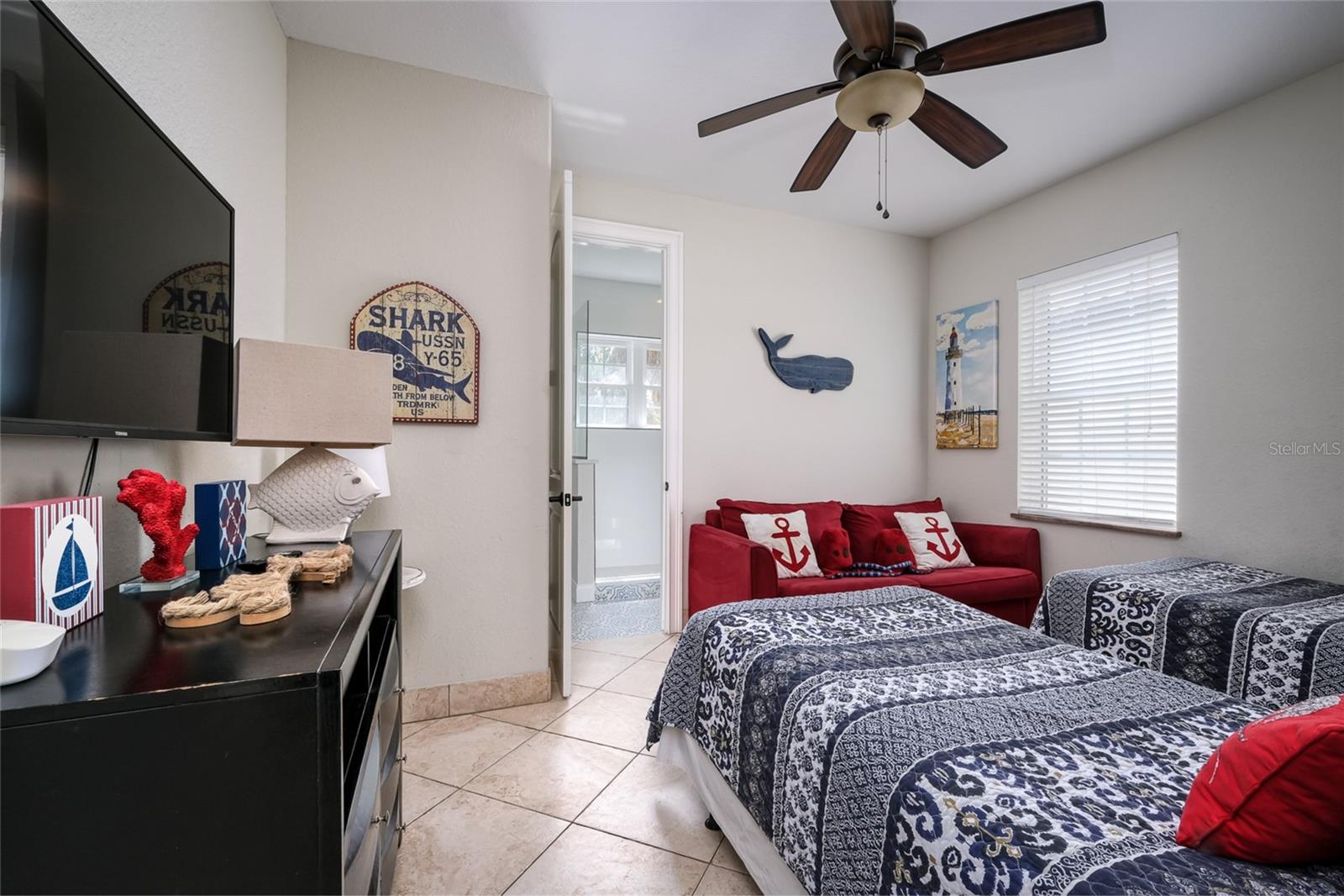 VILLAS ON FIFTH AVE - Residential