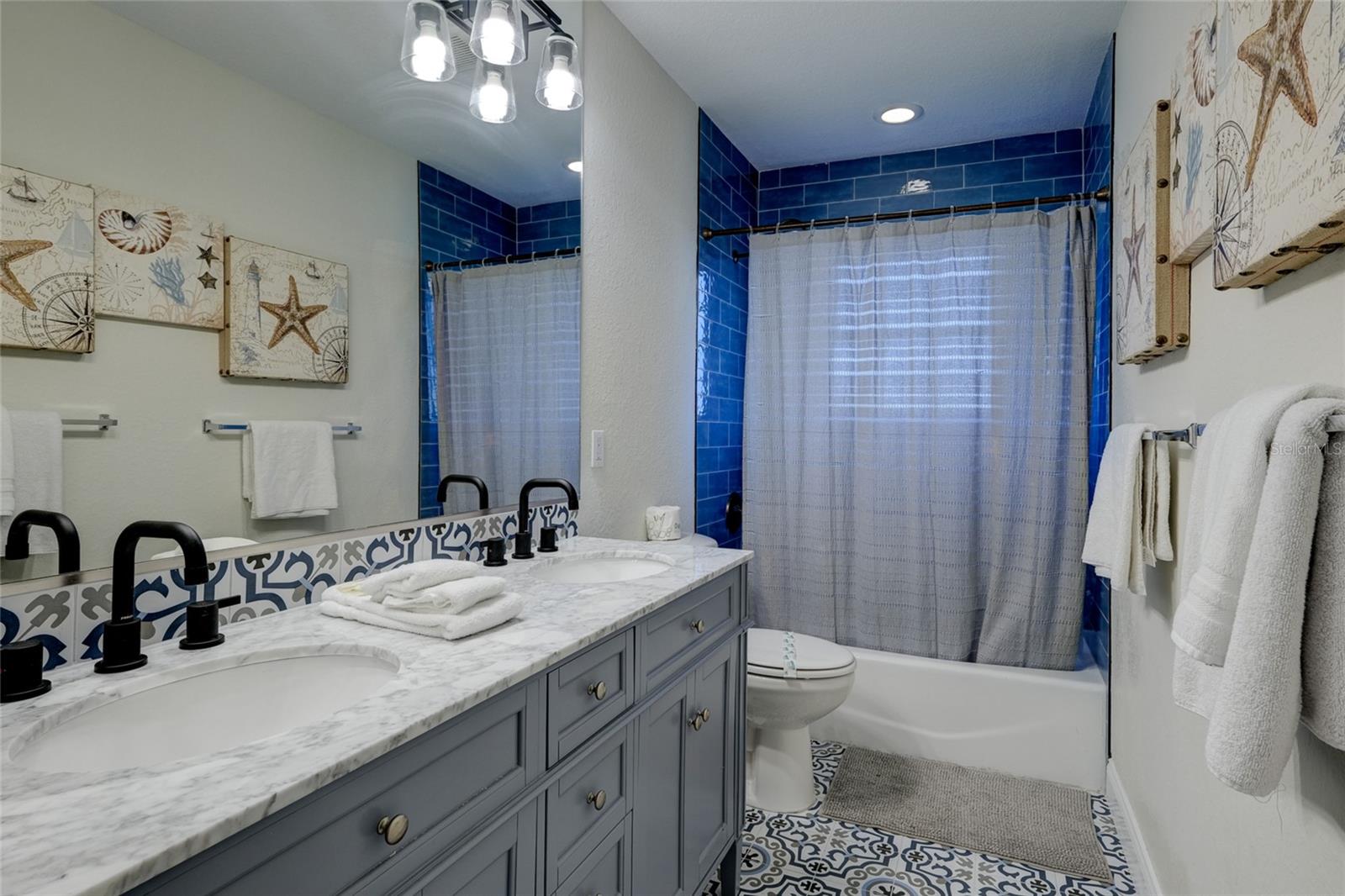 VILLAS ON FIFTH AVE - Residential