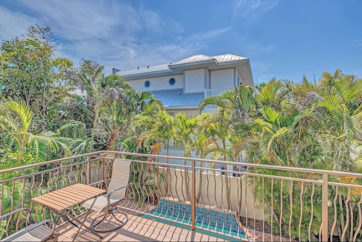 VILLAS ON FIFTH AVE - Residential