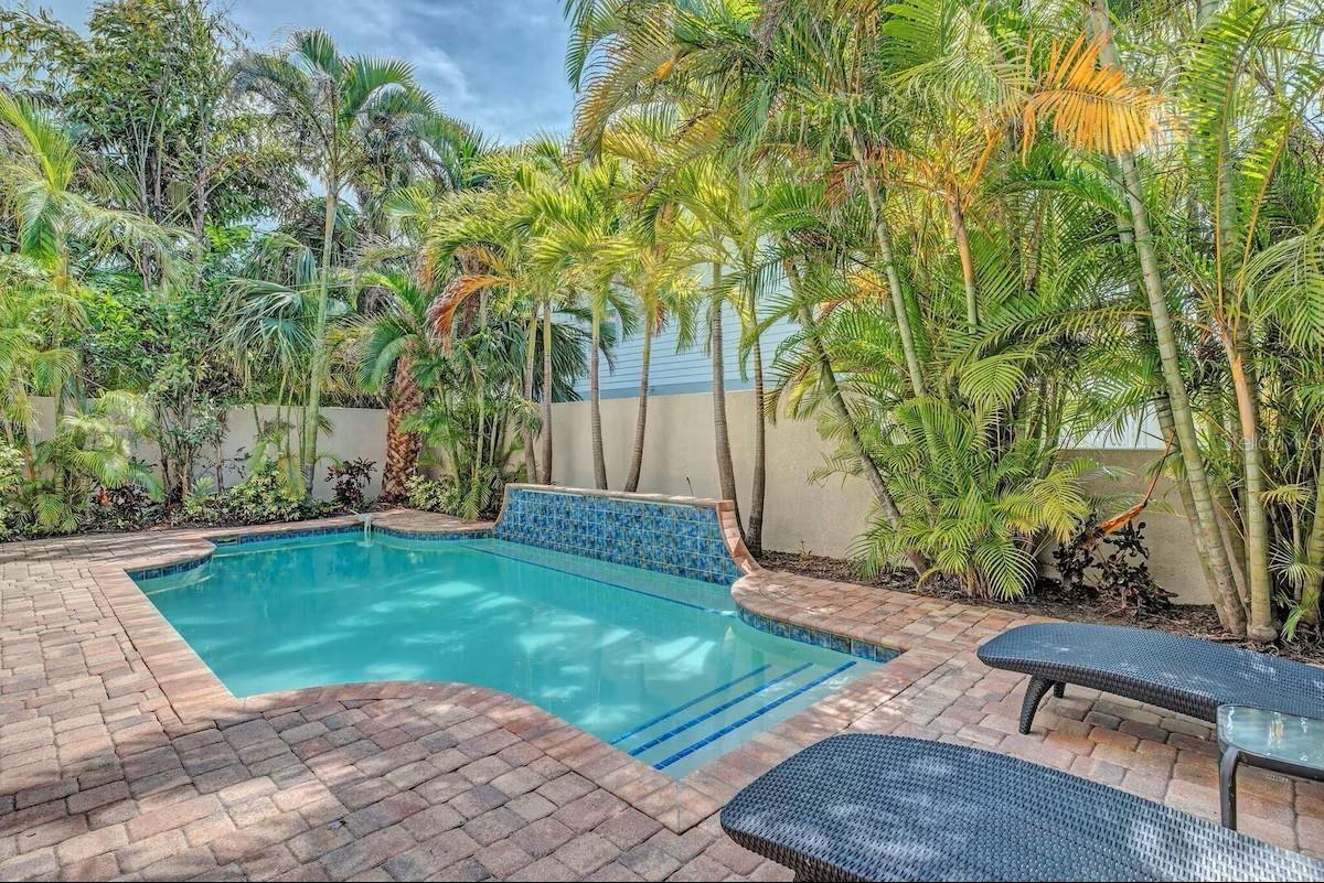 VILLAS ON FIFTH AVE - Residential