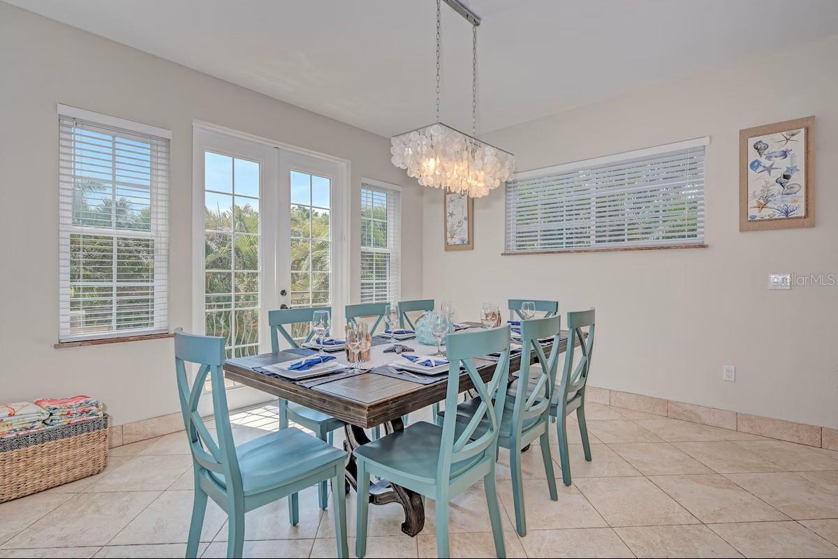 VILLAS ON FIFTH AVE - Residential