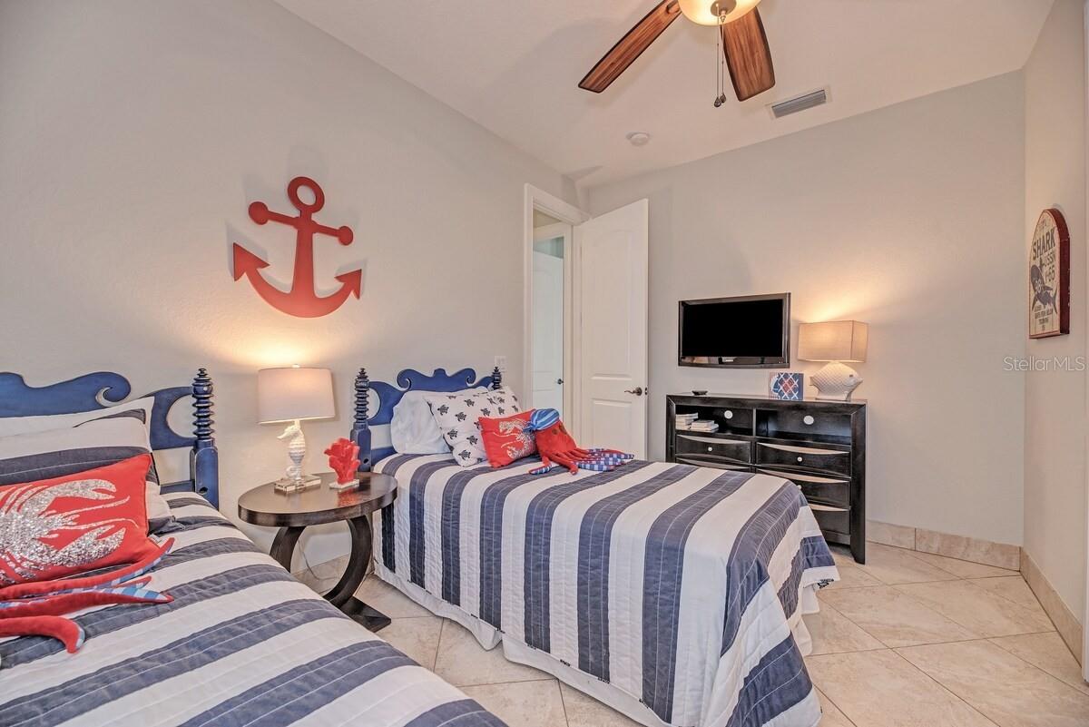 VILLAS ON FIFTH AVE - Residential