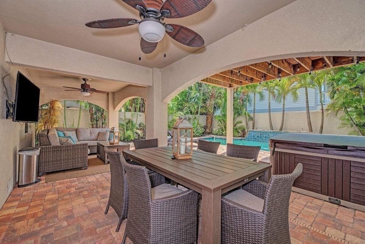 VILLAS ON FIFTH AVE - Residential