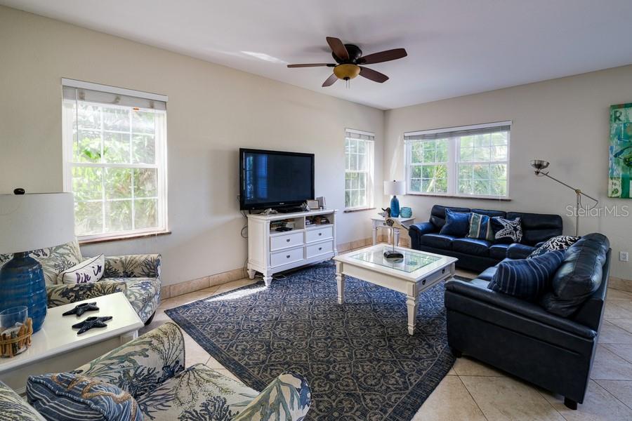 VILLAS ON FIFTH AVE - Residential