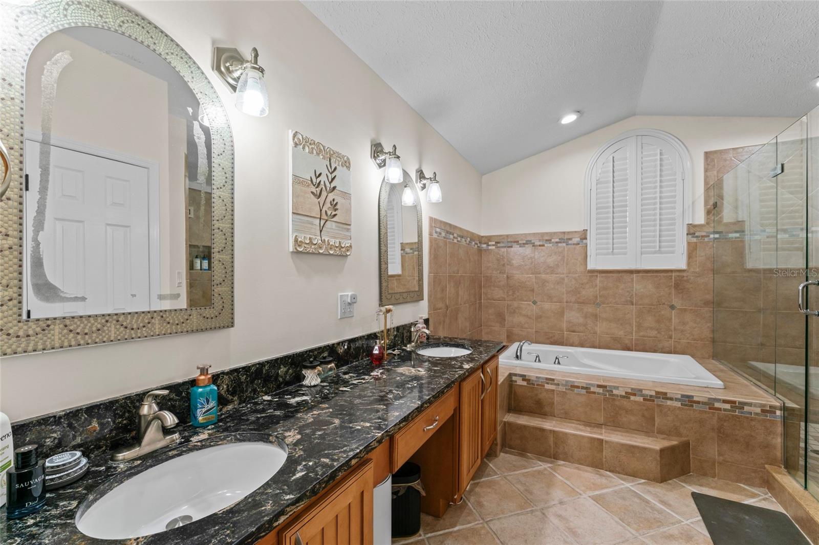 COUNTRY OAK ESTATES - Residential