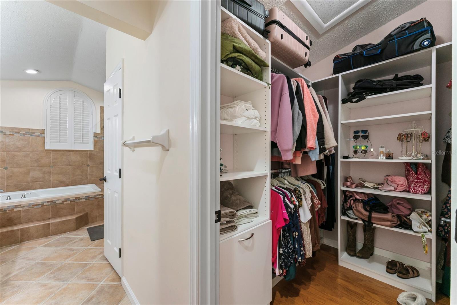 COUNTRY OAK ESTATES - Residential