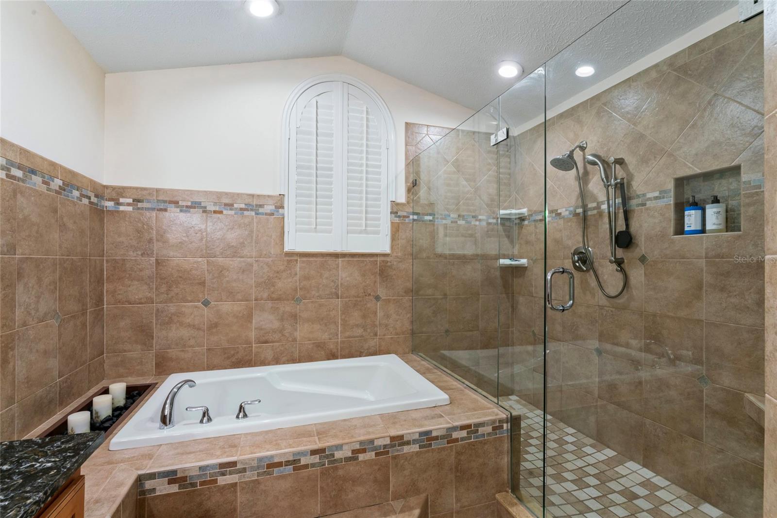 COUNTRY OAK ESTATES - Residential