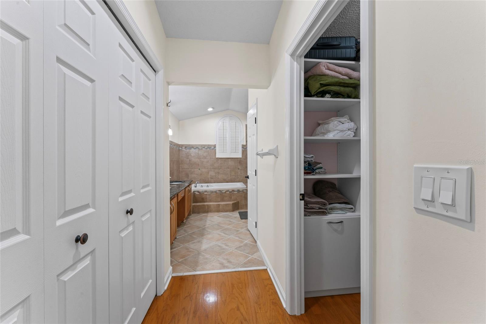 COUNTRY OAK ESTATES - Residential