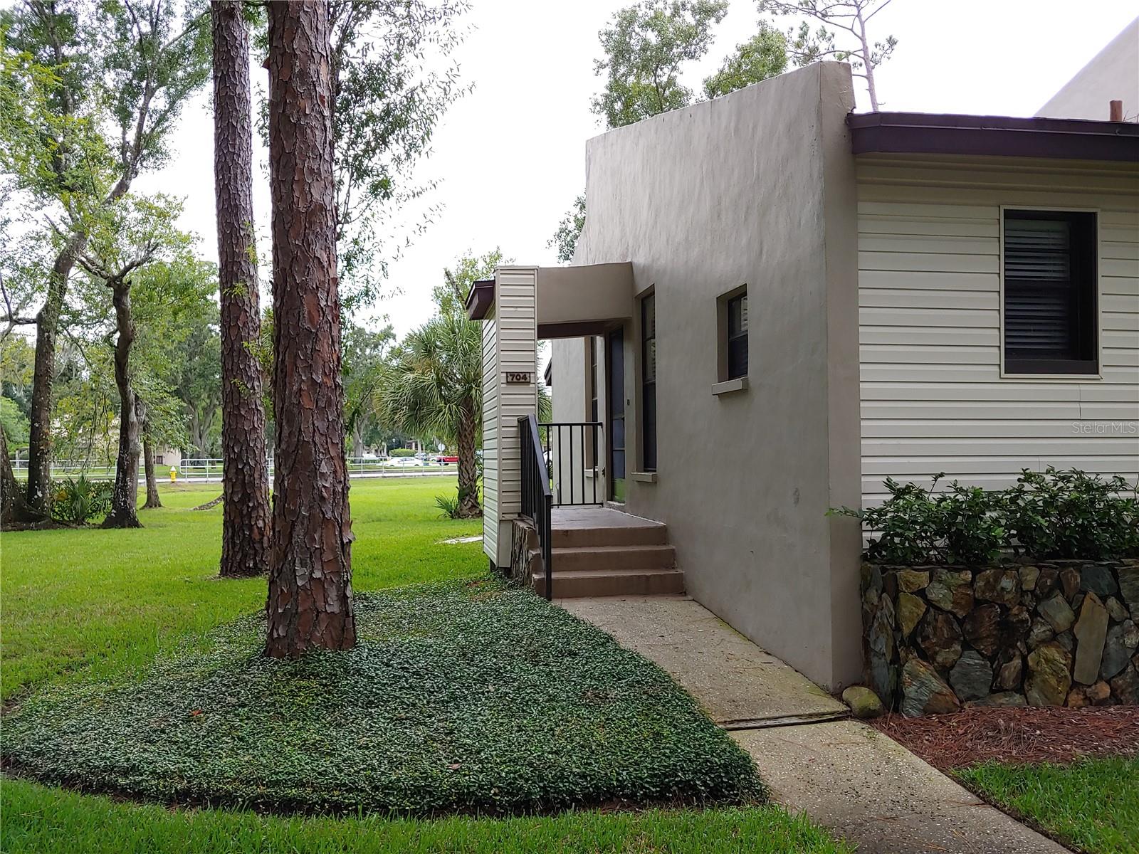 Townhouse, 2 bedroom 2 bath. Ceramic tile through out. Great location to transit and shopping.
$75 App fee/adult, $300 non-refundable pet fee per pet (no aggressive breeds), security deposit equal to one month's rent, $75 tenant annual processing fee per household after acceptance, renter's insurance required.