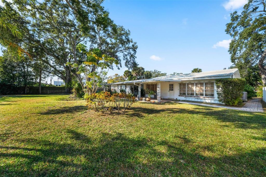 Photo of 5026 W Longfellow Avenue, Tampa, FL 33629 (MLS # TB8448984)