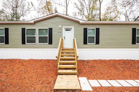 A home in CHIEFLAND