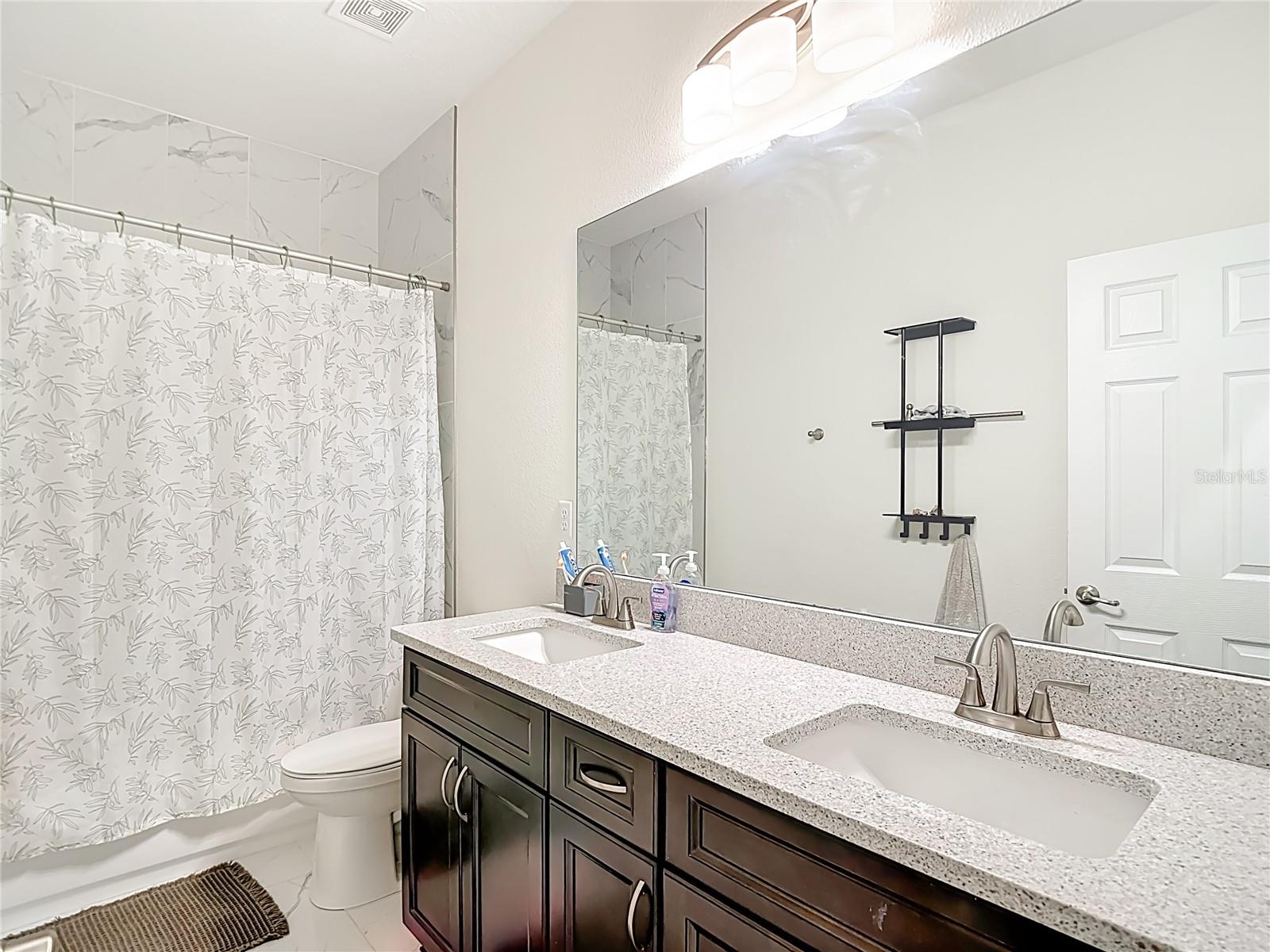 ROYAL HIGHLANDS - Residential