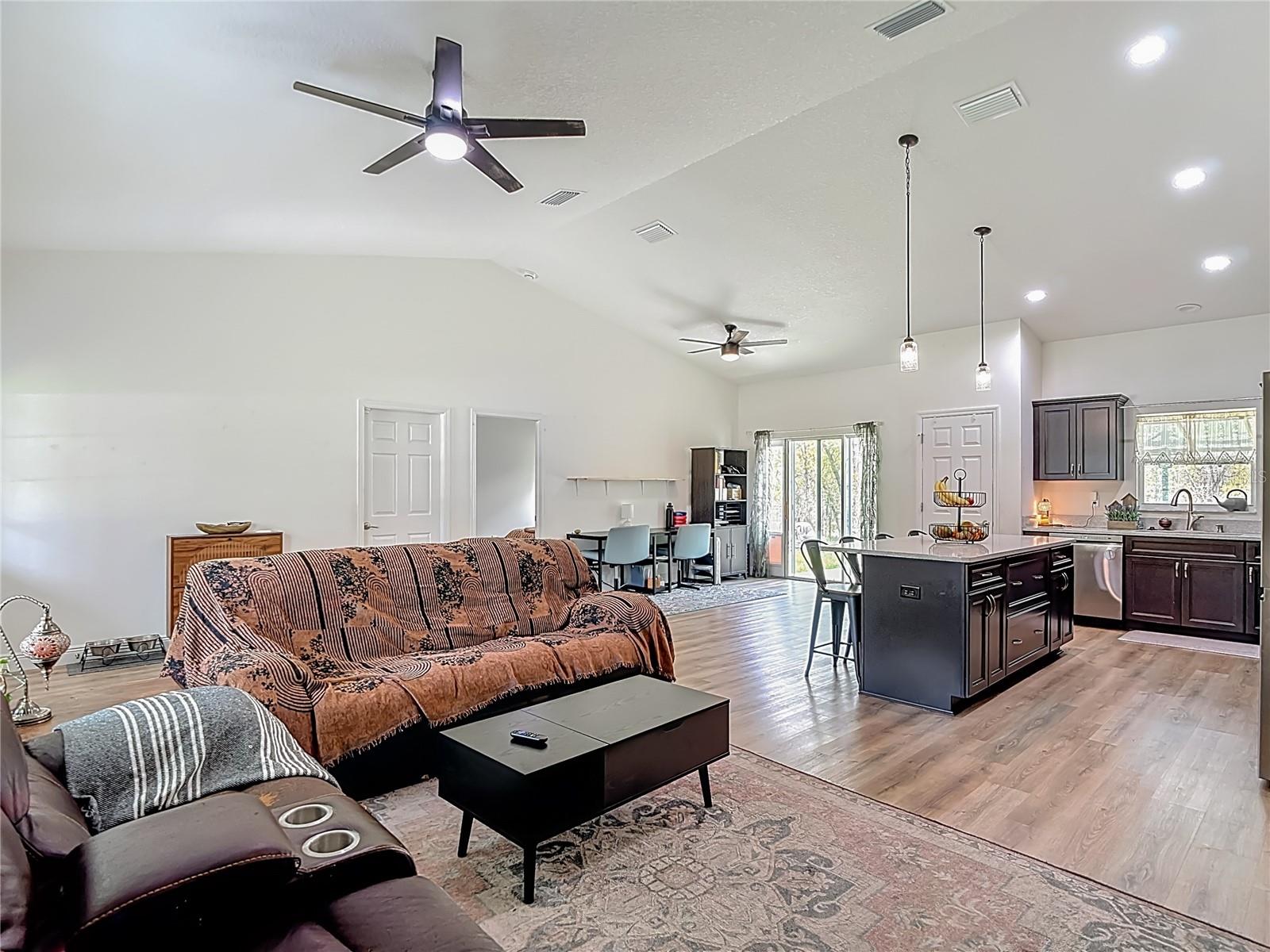 ROYAL HIGHLANDS - Residential