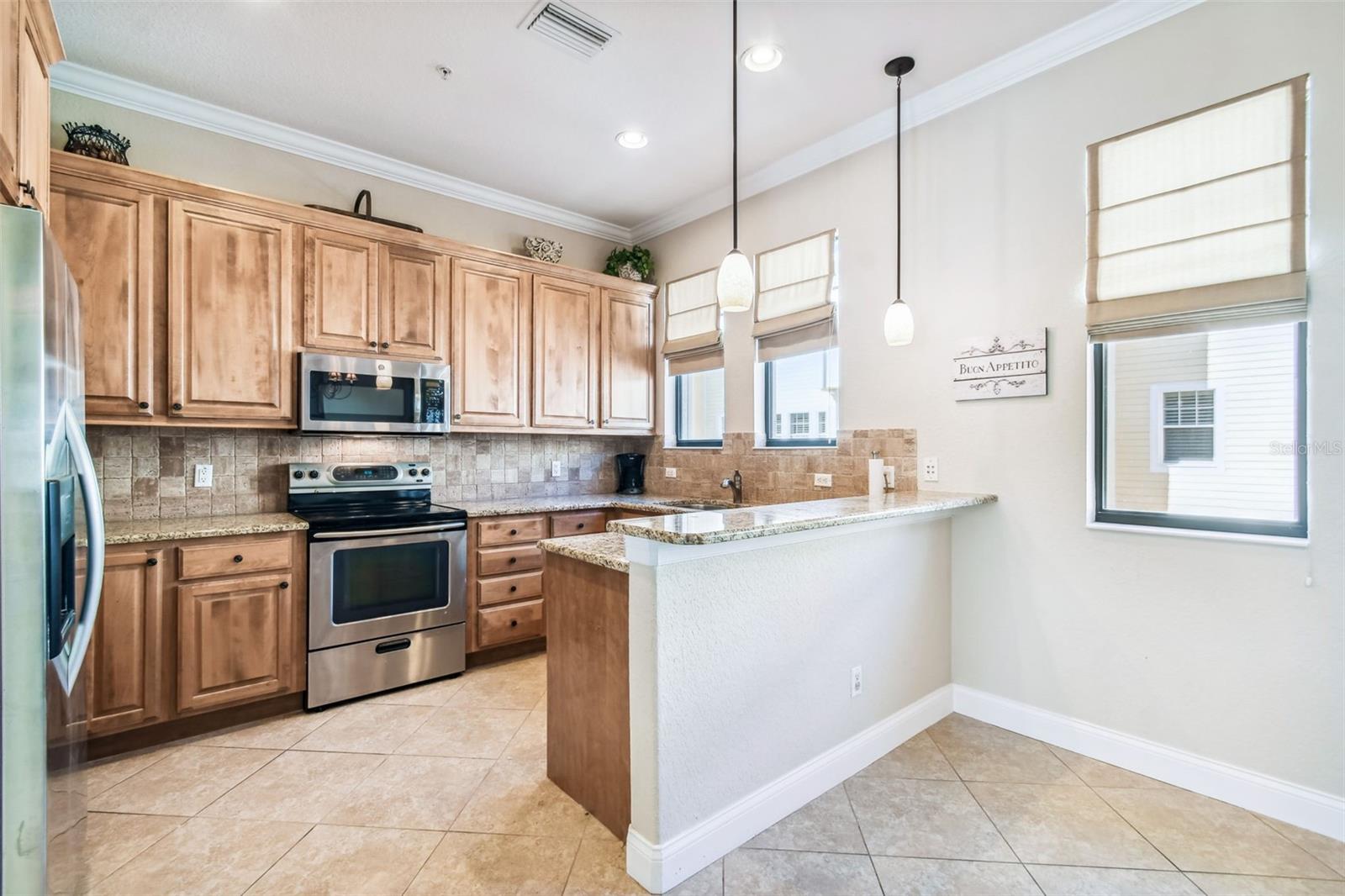 WESTSHORE YACHT CLUB TWNHMS - Residential