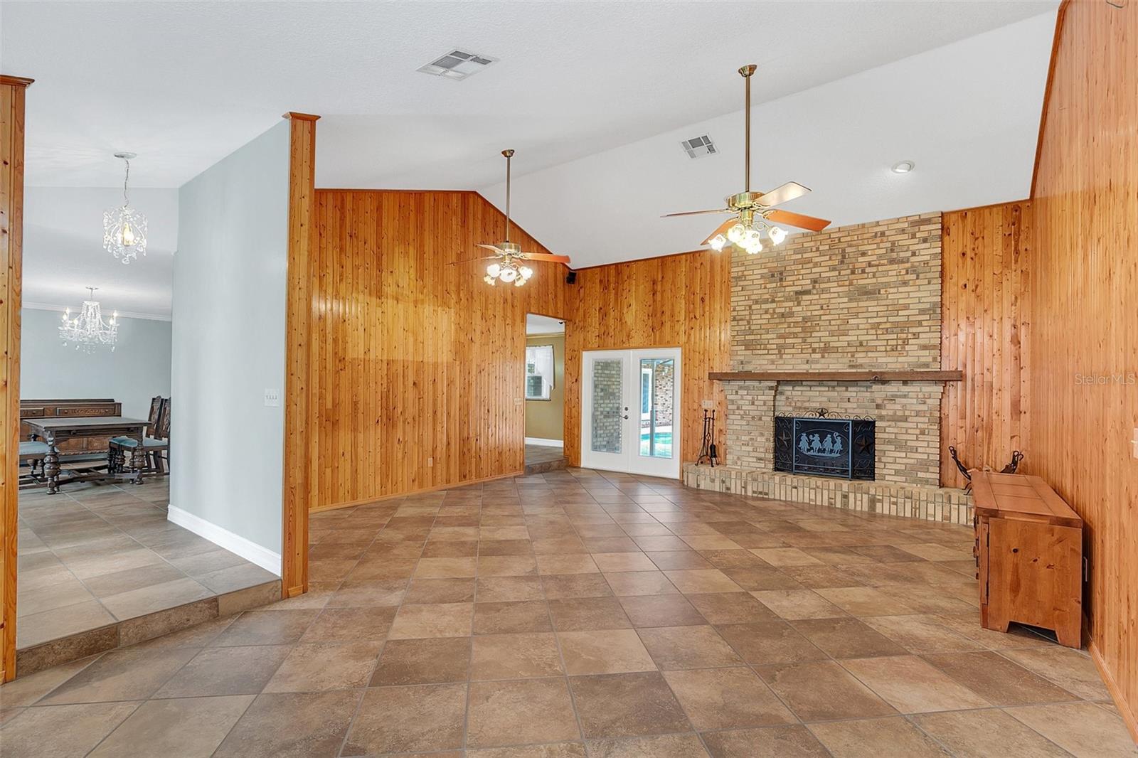 4147 BOGGY CREEK ROAD