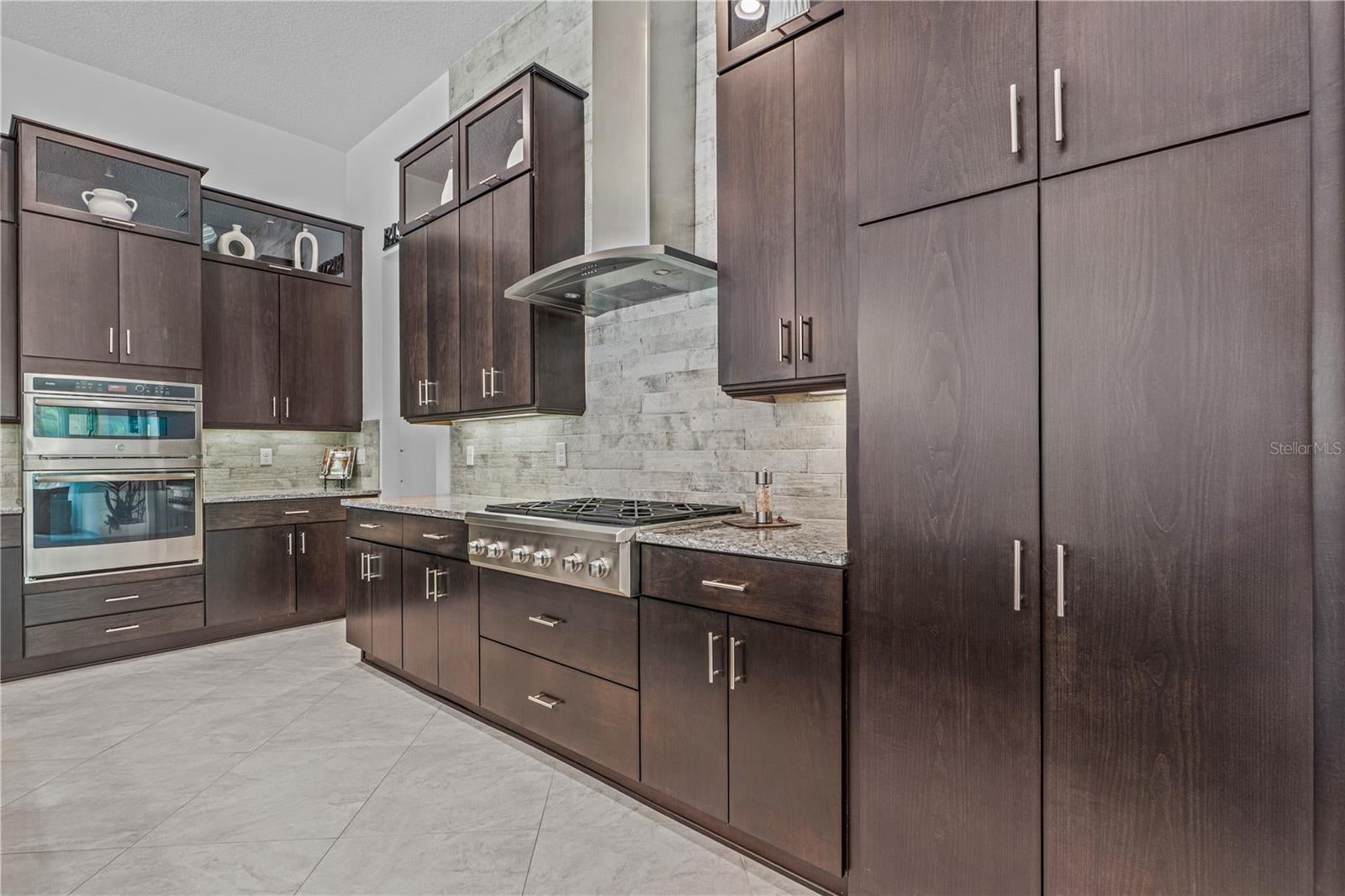 214 ASHWOOD COURT