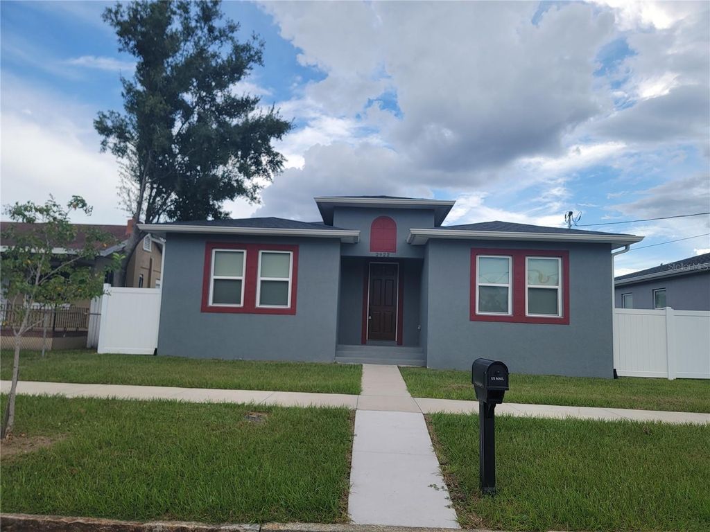 Photo of 2922 W Chestnut Street, Tampa, FL 33607 (MLS # TB8431904)