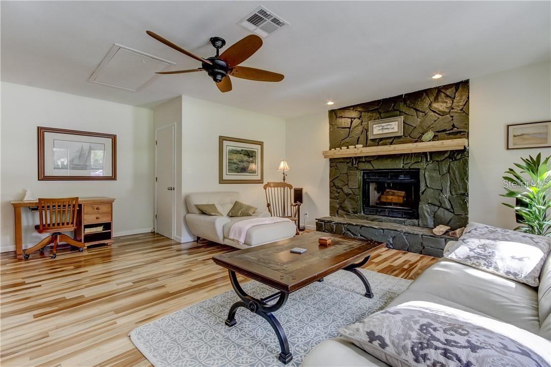 GOLDEN ACRES - Residential Lease