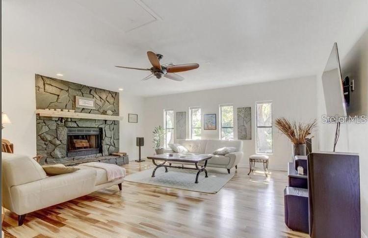 GOLDEN ACRES - Residential Lease