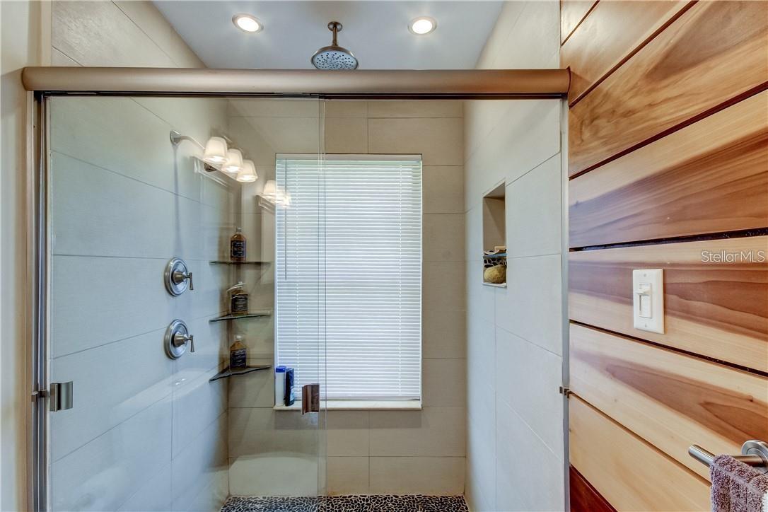 GOLDEN ACRES - Residential Lease