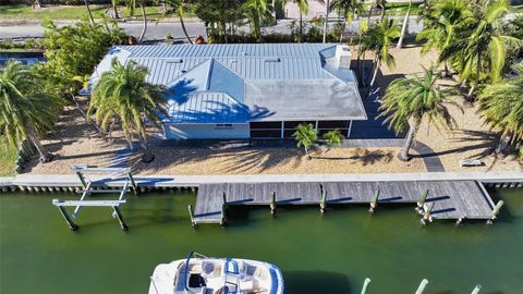 A home in LONGBOAT KEY