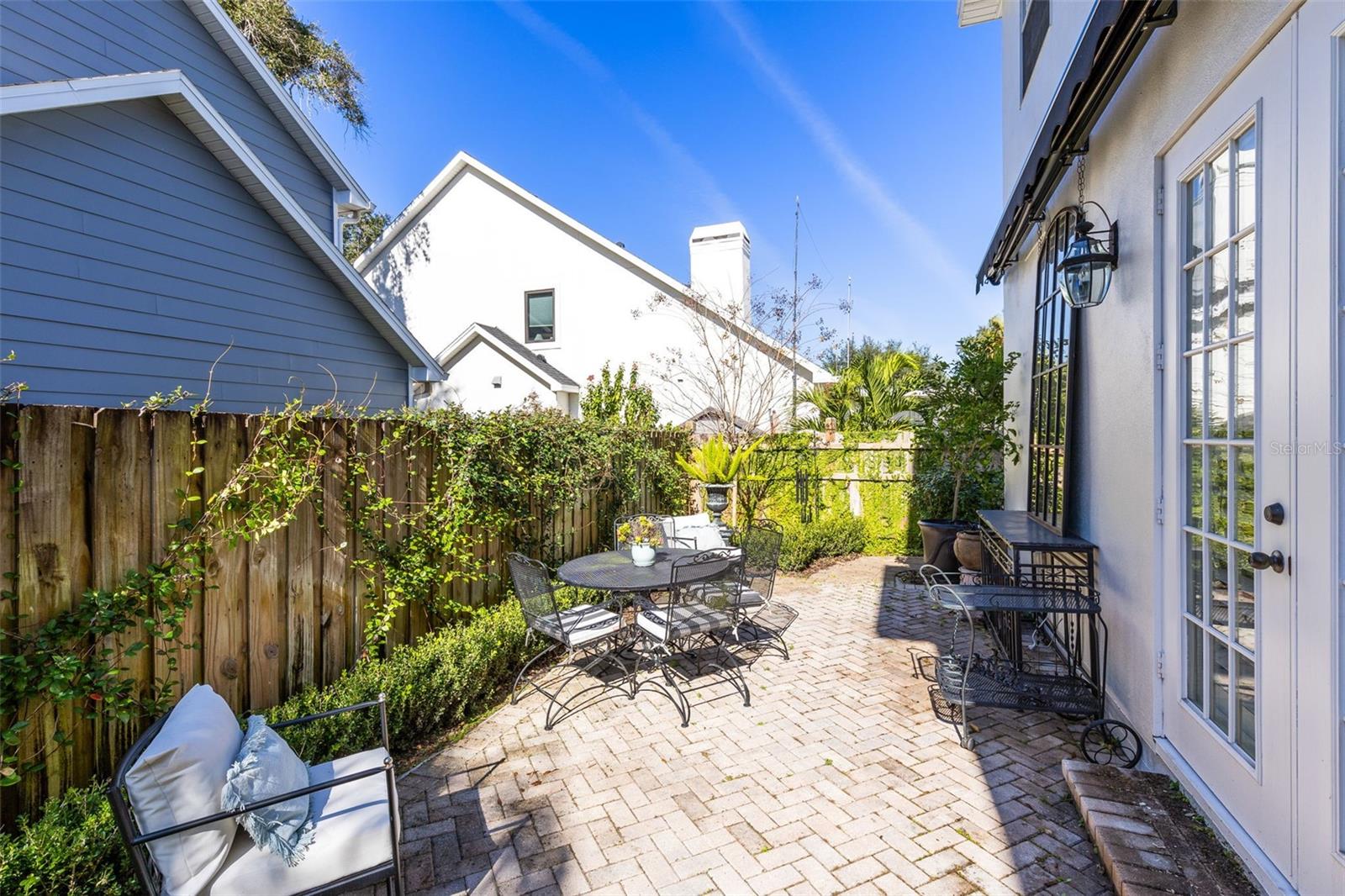 PORCHES ATKINS PLACE - Residential