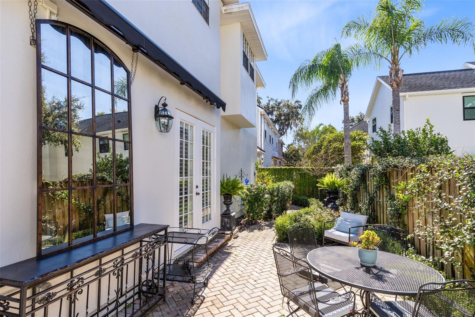 PORCHES ATKINS PLACE - Residential