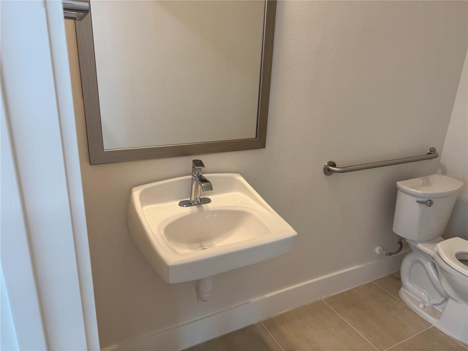 TOWNHOMES AT CITY PLACE - Commercial Lease