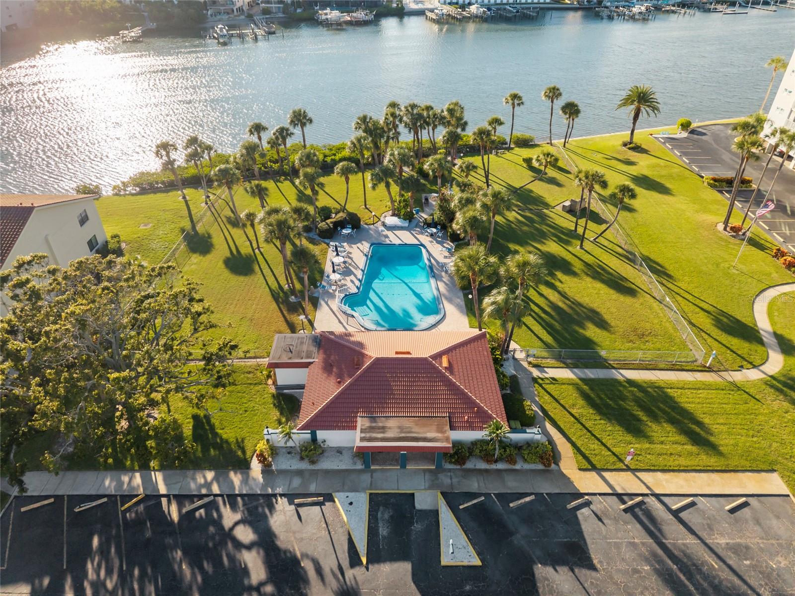 IMPERIAL POINT CONDO - Residential