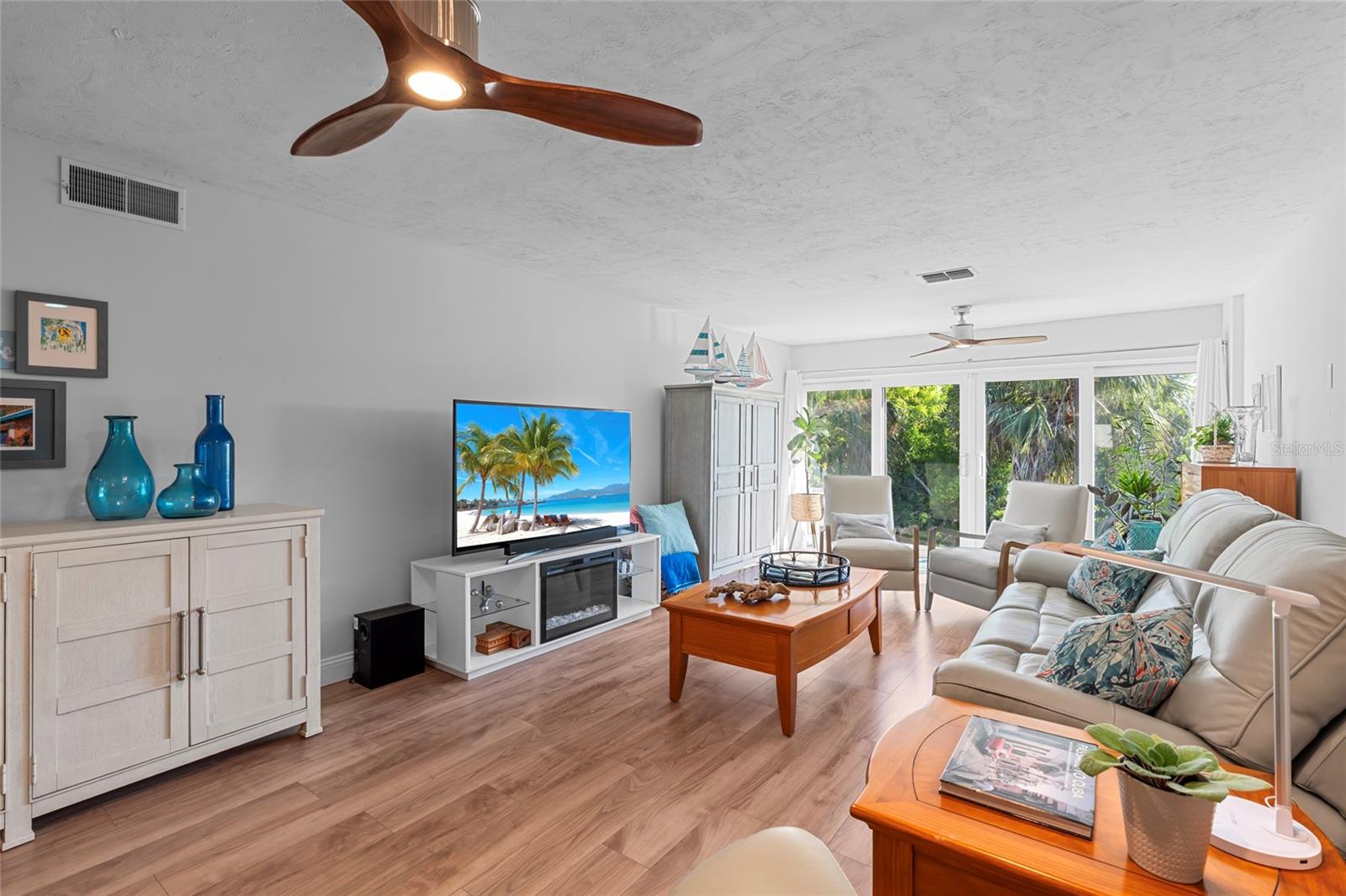 IMPERIAL POINT CONDO - Residential