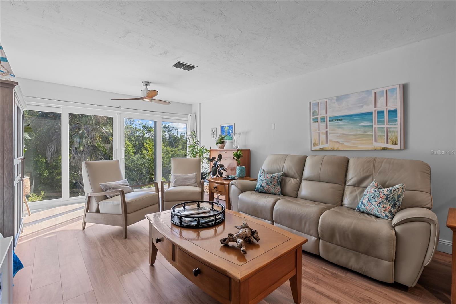 IMPERIAL POINT CONDO - Residential