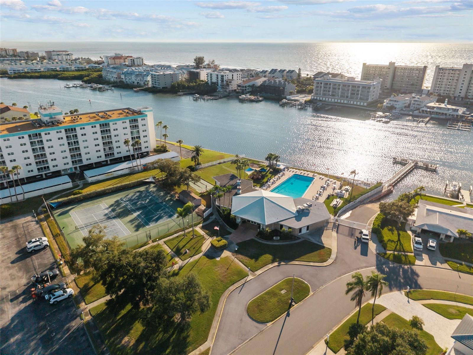 IMPERIAL POINT CONDO - Residential