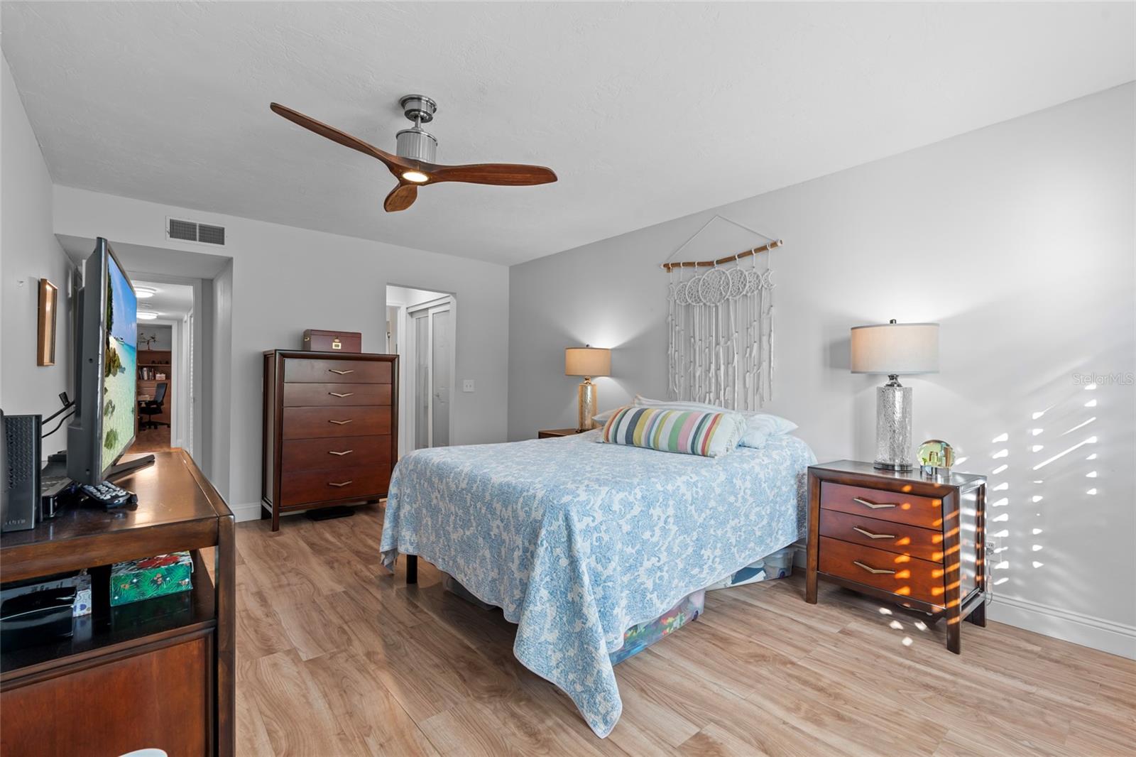 IMPERIAL POINT CONDO - Residential