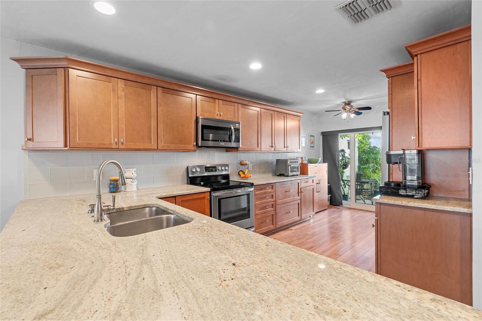 IMPERIAL POINT CONDO - Residential