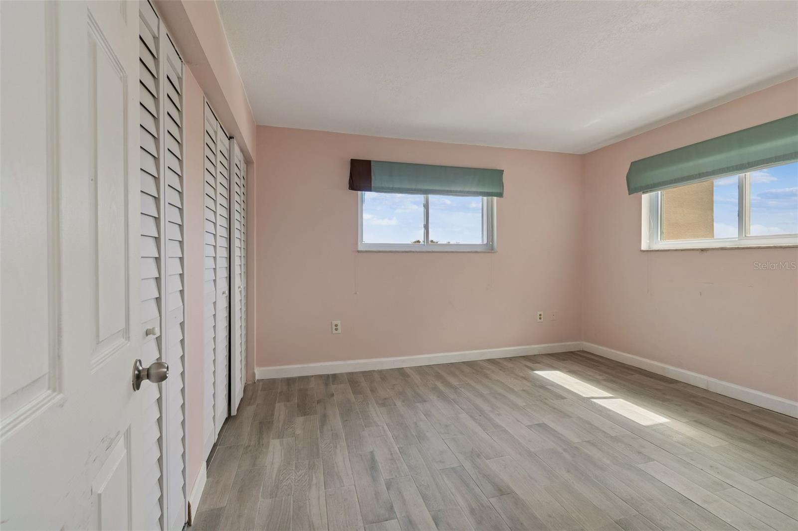 SUNSHINE TOWERS APT RESIDENCES - Residential