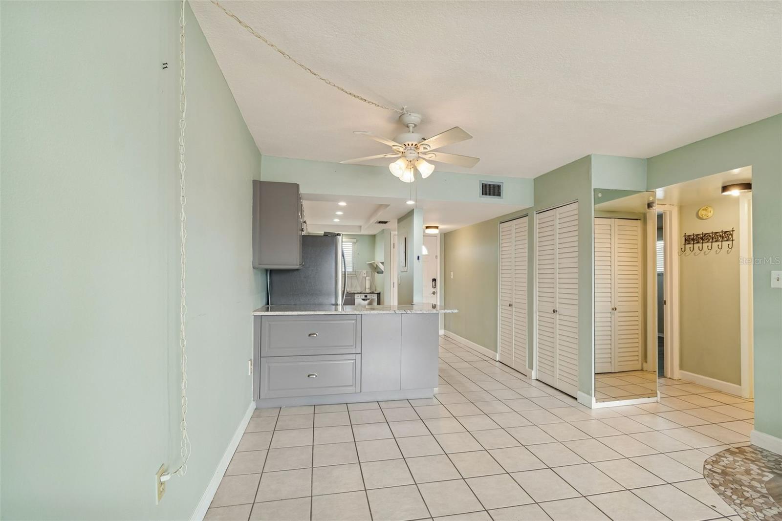 SUNSHINE TOWERS APT RESIDENCES - Residential