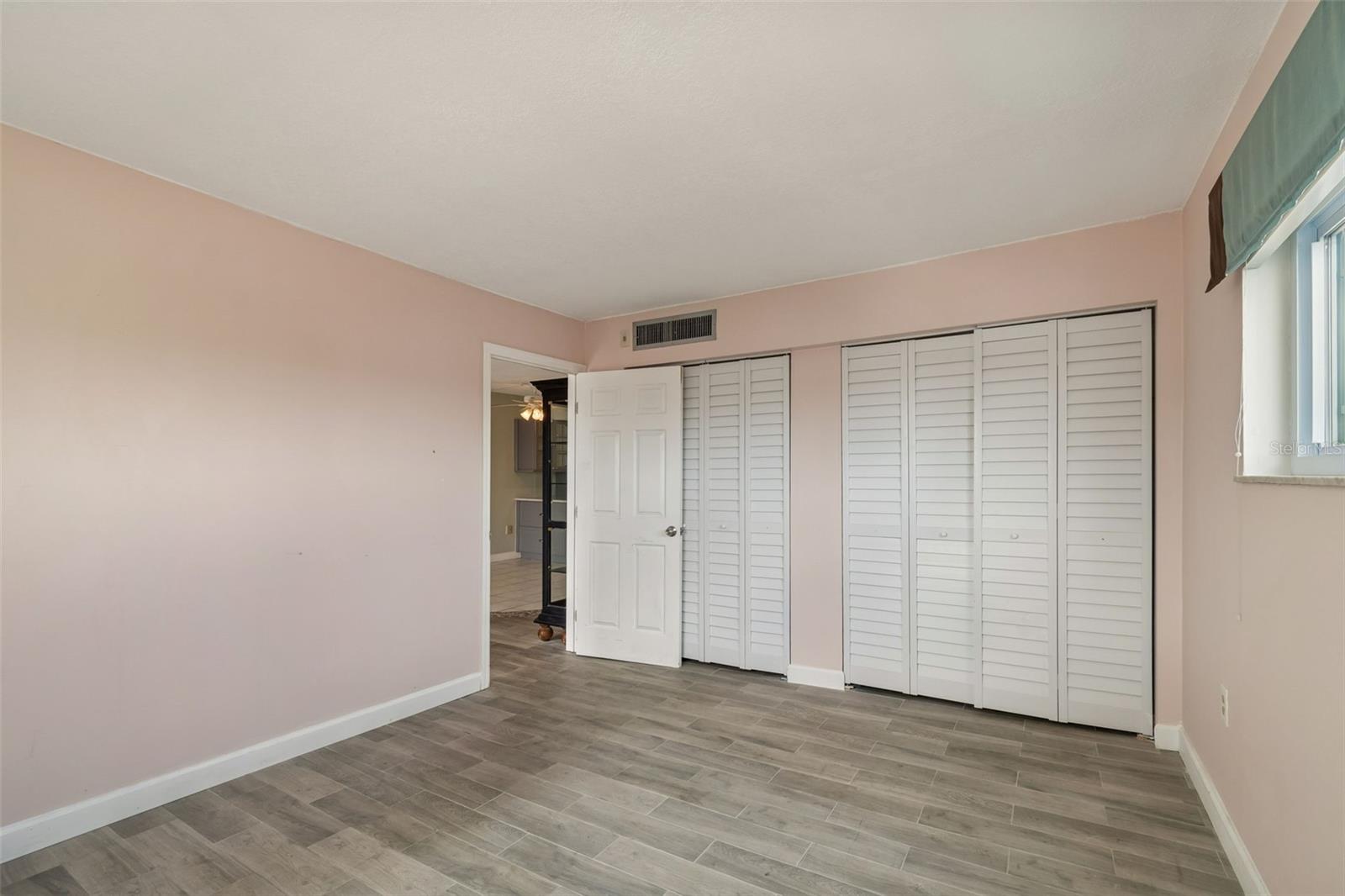 SUNSHINE TOWERS APT RESIDENCES - Residential