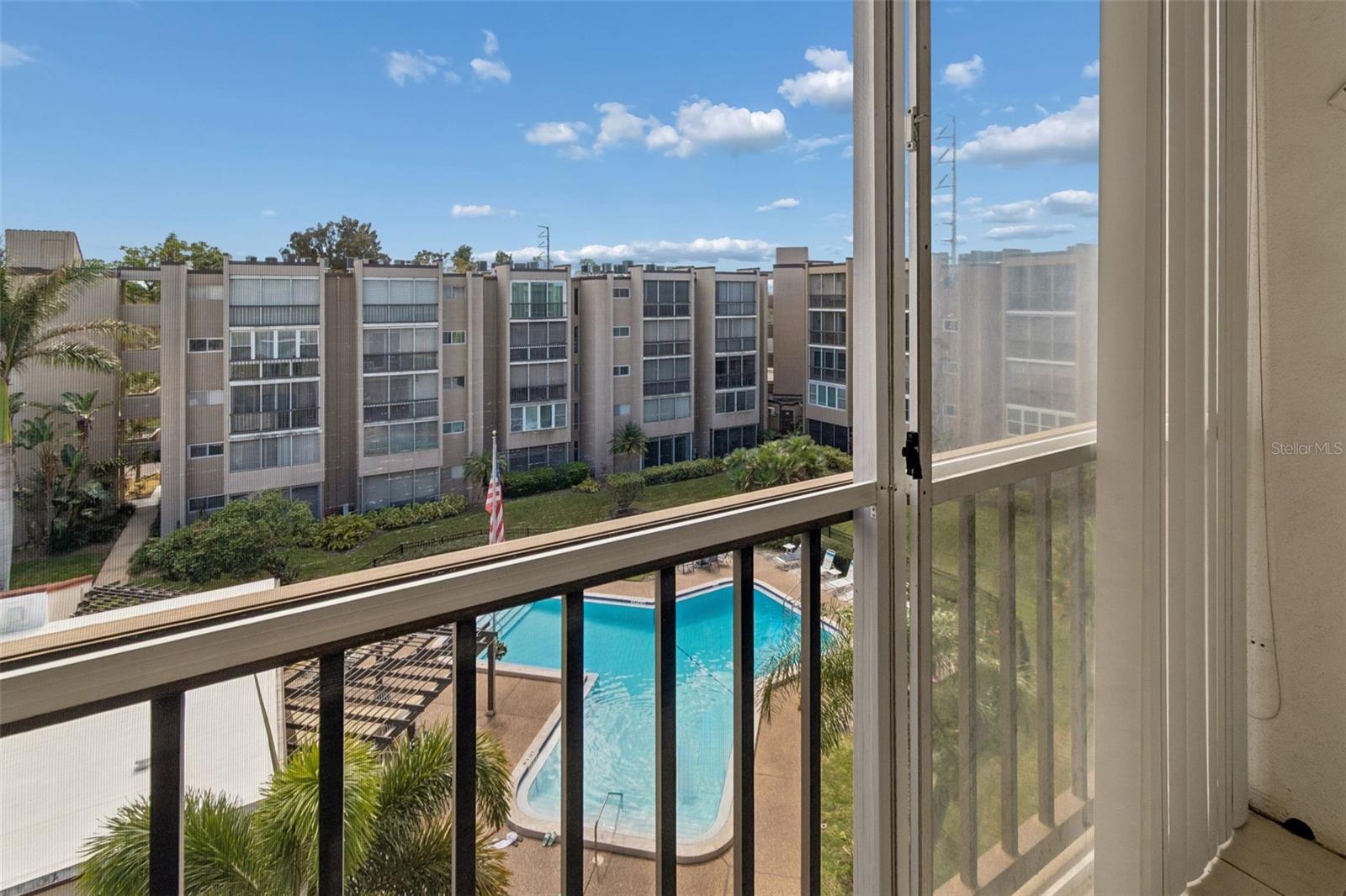 SUNSHINE TOWERS APT RESIDENCES - Residential