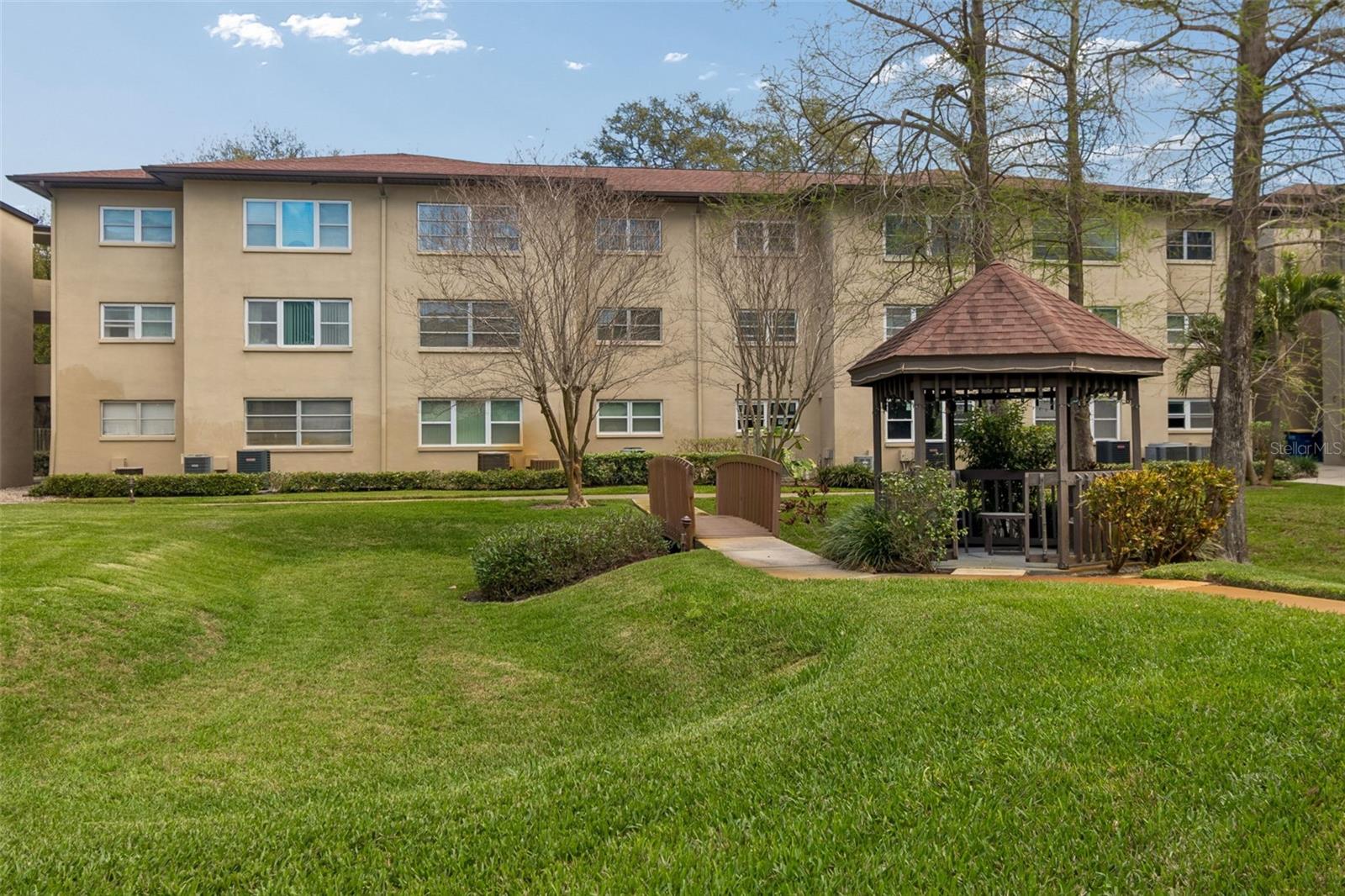 SUNSHINE TOWERS APT RESIDENCES - Residential